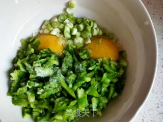 青椒葱花炒鸡蛋的做法步骤：3