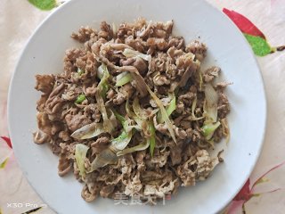 葱爆羊肉，这样做才好吃的做法步骤：4