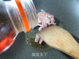 咸肉炒红椒的做法步骤：4