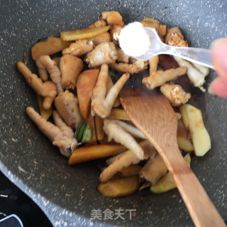 土豆烧鸡爪的做法步骤：19