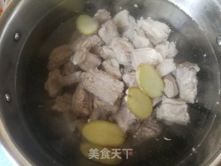 红菇排骨汤的做法步骤：7