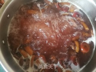 红菇排骨汤的做法步骤：10