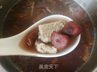红菇排骨汤的做法步骤：11