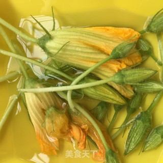 南瓜花排骨面的做法步骤：4