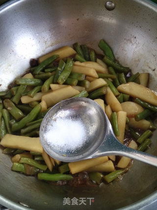 土豆烧豆角的做法步骤：5
