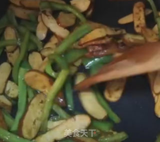 青椒炒豆干的做法步骤：3