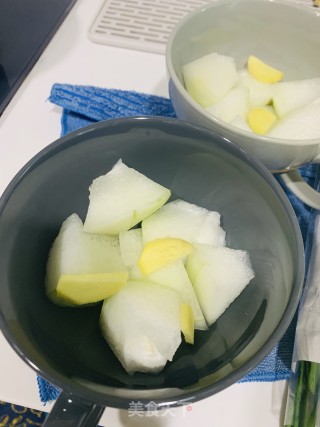 冬瓜腊排骨的做法步骤：2