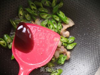 五花肉炒线椒的做法步骤：6