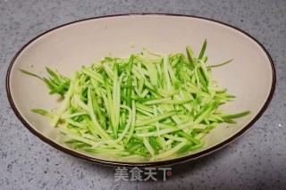 西葫芦红萝卜鸡蛋饺子的做法步骤：4