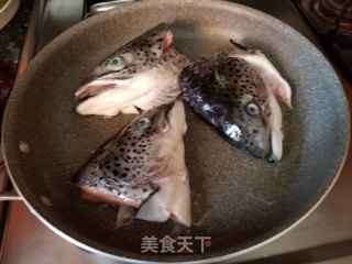 三文鱼头豆腐汤的做法步骤：5