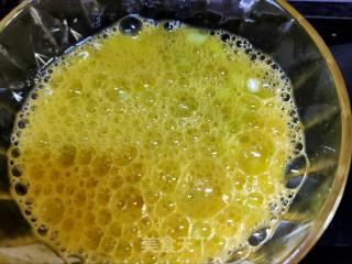 香葱炒鸡蛋的做法步骤：4