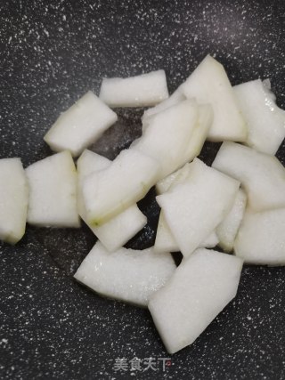 豆酱炒冬瓜的做法步骤：1