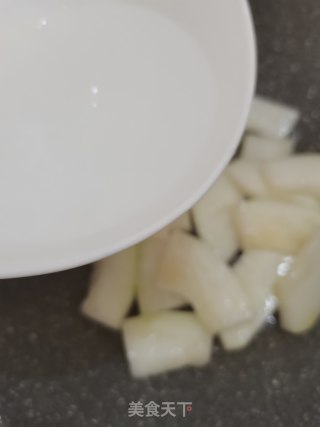 豆酱炒冬瓜的做法步骤：2