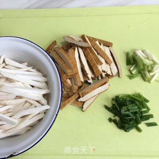 香干炒杏鲍菇的做法步骤：2