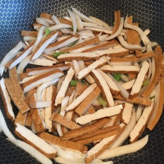 香干炒杏鲍菇的做法步骤：5
