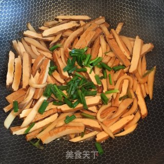 香干炒杏鲍菇的做法步骤：6