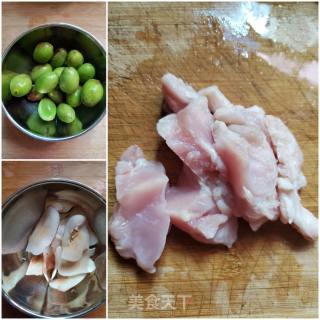 青橄榄煲鸡肉汤的做法步骤：1