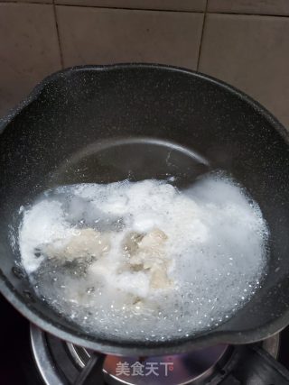 青橄榄煲鸡肉汤的做法步骤：3