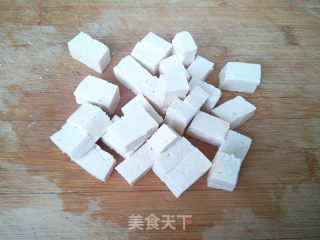 圆白菜辣豆腐的做法步骤：1