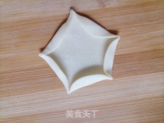 生煎花样酸菜饺子的做法步骤：5