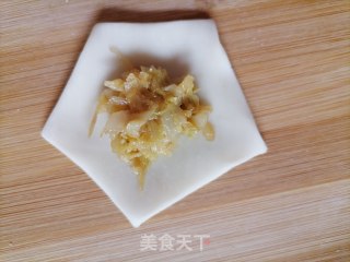 生煎花样酸菜饺子的做法步骤：7