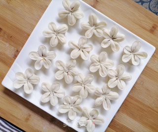 生煎花样酸菜饺子的做法步骤：13