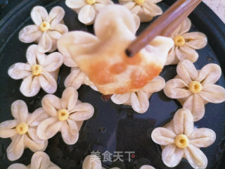 生煎花样酸菜饺子的做法步骤：22
