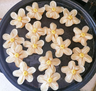 生煎花样酸菜饺子的做法步骤：24