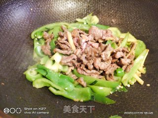 青椒炒牛肉的做法步骤：4