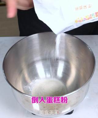 超火的ins蛋糕奶茶的蛋糕浆调制的做法步骤：1