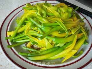 黄花菜炒鸡蛋的做法步骤：4
