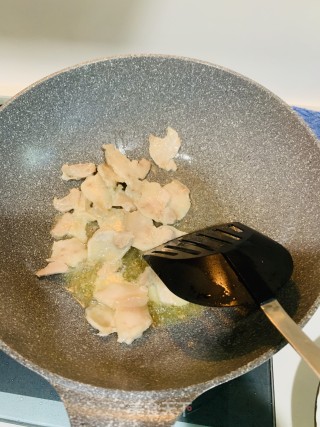 螺丝椒炒肉的做法步骤：2