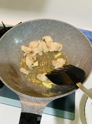 螺丝椒炒肉的做法步骤：3