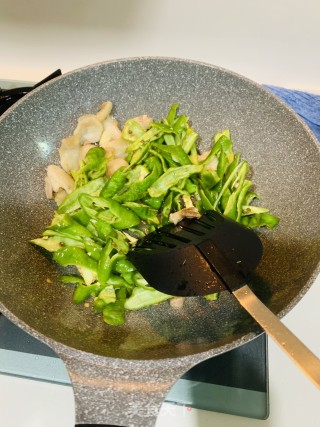 螺丝椒炒肉的做法步骤：4