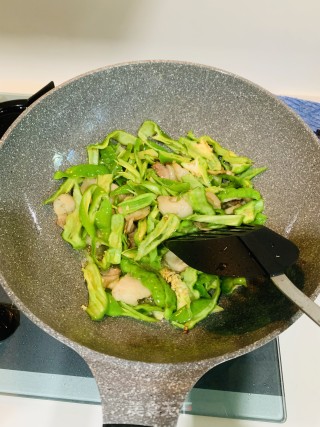 螺丝椒炒肉的做法步骤：5