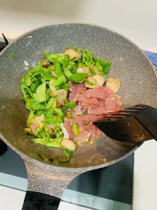 螺丝椒炒肉的做法步骤：7