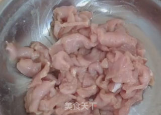 芹菜肉片的做法步骤：1