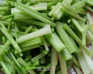 芹菜肉片的做法步骤：2