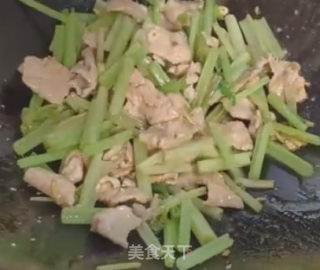 芹菜肉片的做法步骤：5