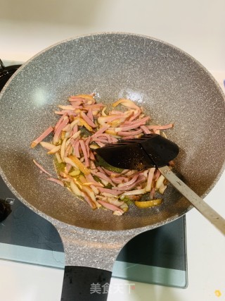 爆炒熏鸭肉的做法步骤：1