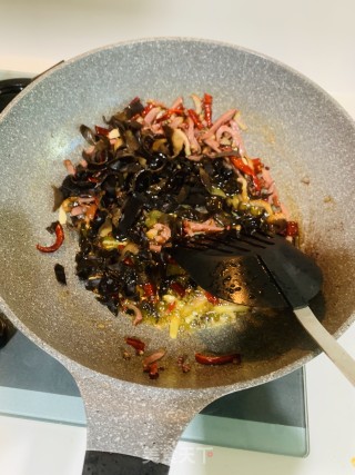 爆炒熏鸭肉的做法步骤：5