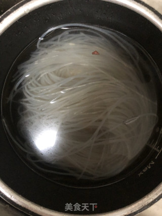 酸辣粉酸爽开胃美食的做法步骤：1