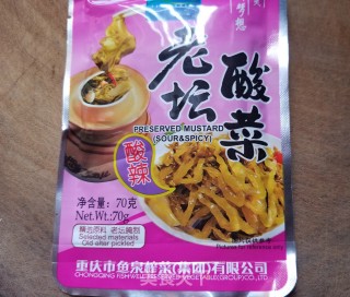 老坛酸菜面的做法步骤：1