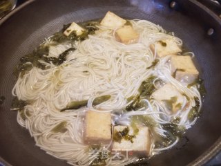 老坛酸菜面的做法步骤：9