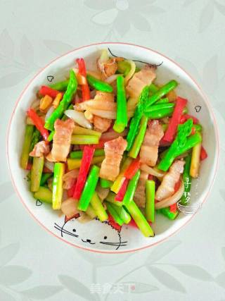 五花肉甜椒炒芦笋的做法步骤：6