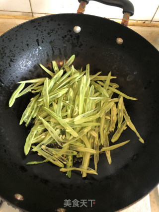 酸辣三色素炒丝的做法步骤：3