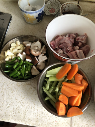 四季豆清烧排骨的做法步骤：1