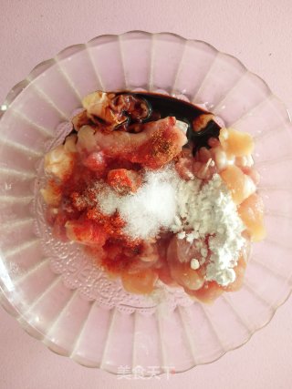 鸡腿披萨的做法步骤：1