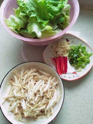 蟹王菇炒生菜的做法步骤：3