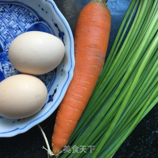 韭薹胡萝卜蛋炒饭的做法步骤：1
